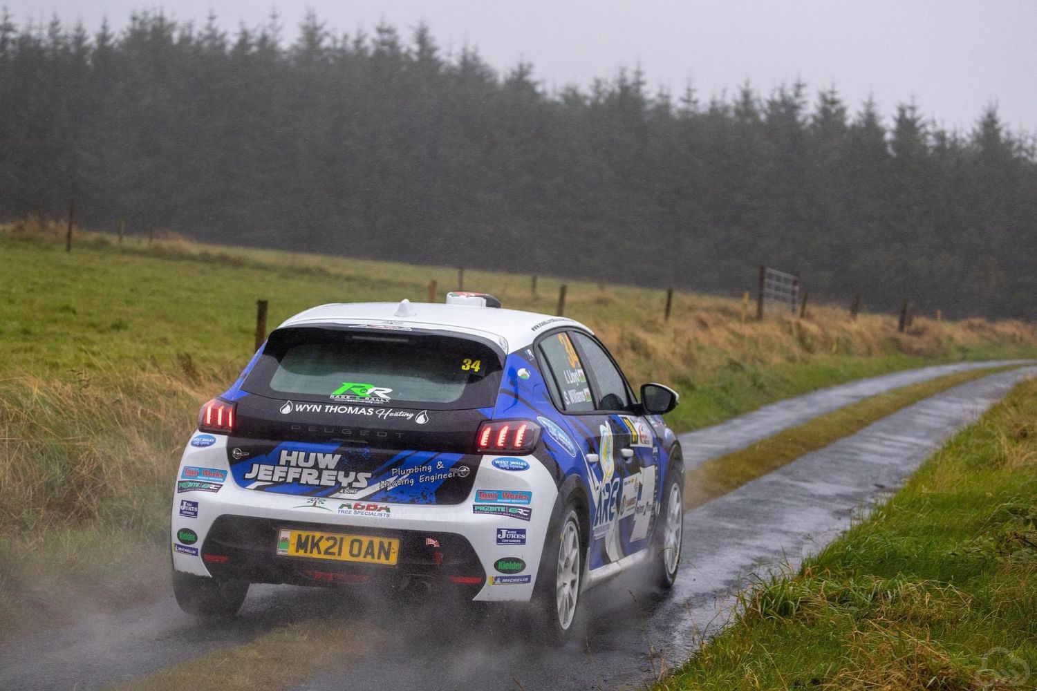 LLOYD SCORES VITAL POINTS WITH SECOND PLACE IN IRELAND