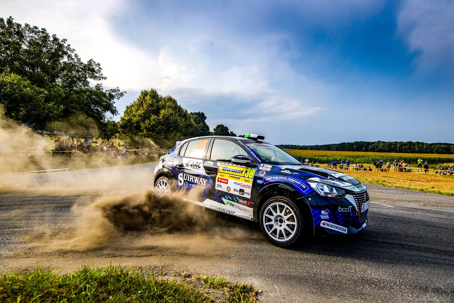 FRONT-RUNNING PACE GOES UNREWARDED FOR LLOYD